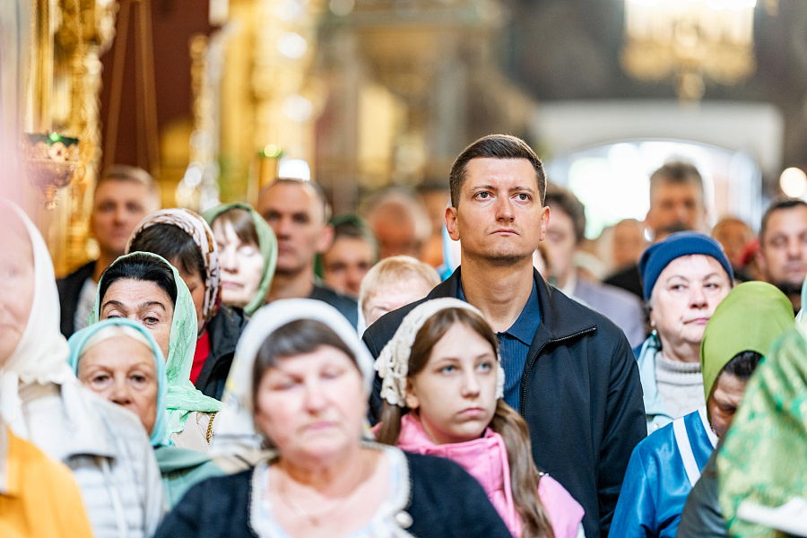 Божественная литургия и вечерня с чтением коленопреклонных молитв в Троицком кафедральном соборе Подольска